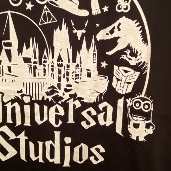 Graphic Universal Studios TShirt - Picture 5 of 6